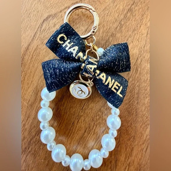 Chanel Sparkling Blue Tweed & Pearls Bag Charm with ‘CC’ Button. NEW in Box. - Picture 8 of 12